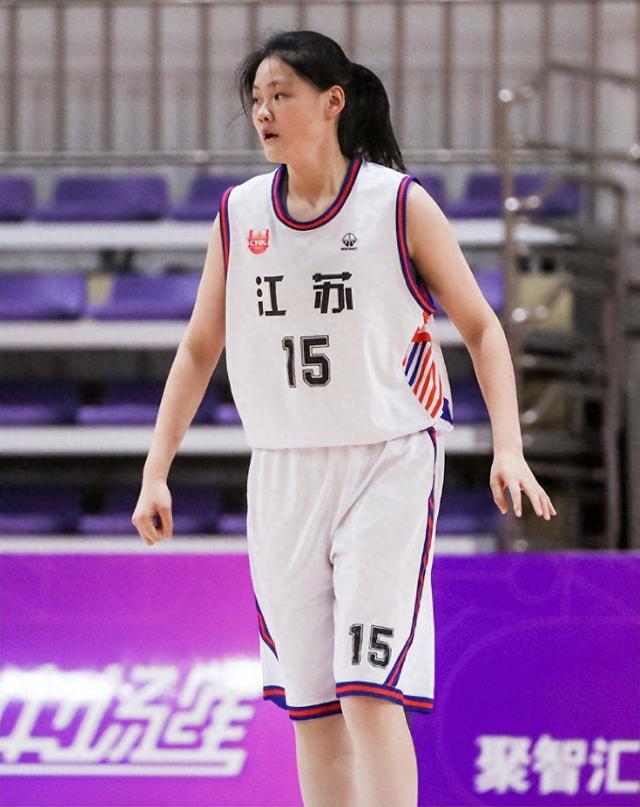 九游体育登录入口-抢李月汝妹妹先发席位！1.94米MVP明言将扛起内线 李导赞天赋喜人